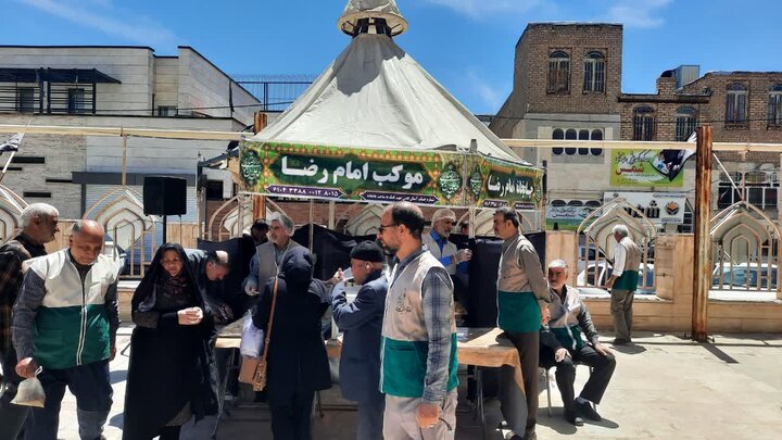 تصاویر/برپایی موکب امام رضا توسط خادمین آستان قدس رضوی در خمین