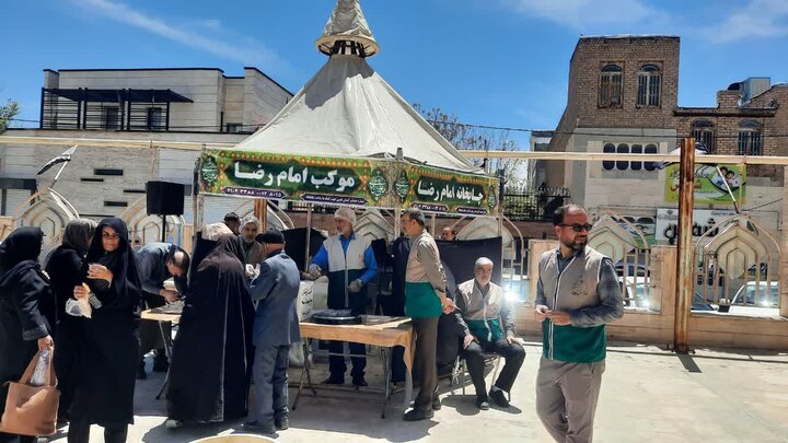 تصاویر/برپایی موکب امام رضا توسط خادمین آستان قدس رضوی در خمین