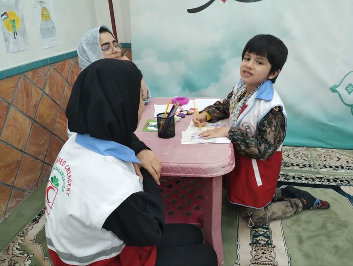تصاویر/ انجام خدمات عمومی به شرکت کنندگان در نماز جمعه نوشهر