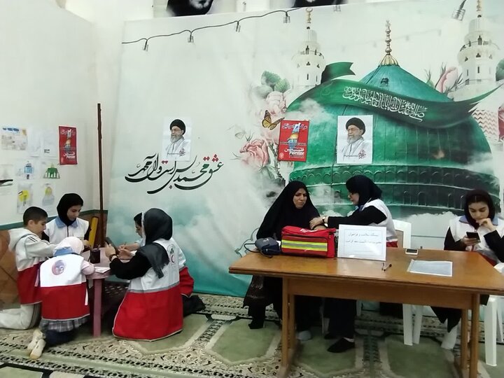 تصاویر/ انجام خدمات عمومی به شرکت کنندگان در نماز جمعه نوشهر