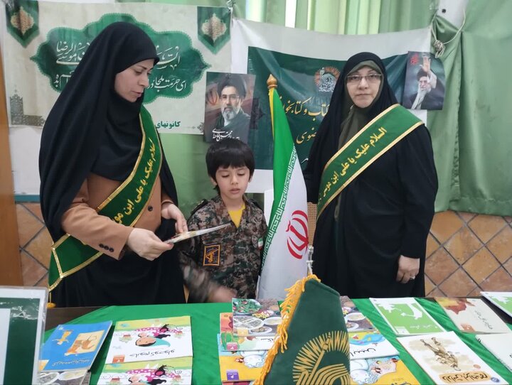 تصاویر/ انجام خدمات عمومی به شرکت کنندگان در نماز جمعه نوشهر