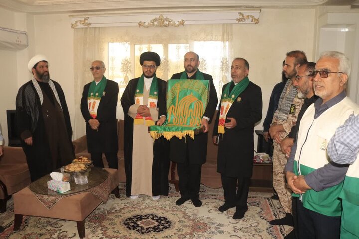 تصاویر / استقبال از کاروان زیر سایه خورشید در منزل شهید جنگ رمضان شهید یزدانی