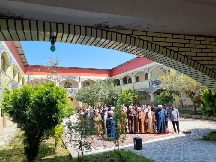 تصاویر / برگزاری نماز استغاثه به درگاه امام زمان (ع) در مدرسه علمیه امام حسن مجتبی (ع) زرگرشهر