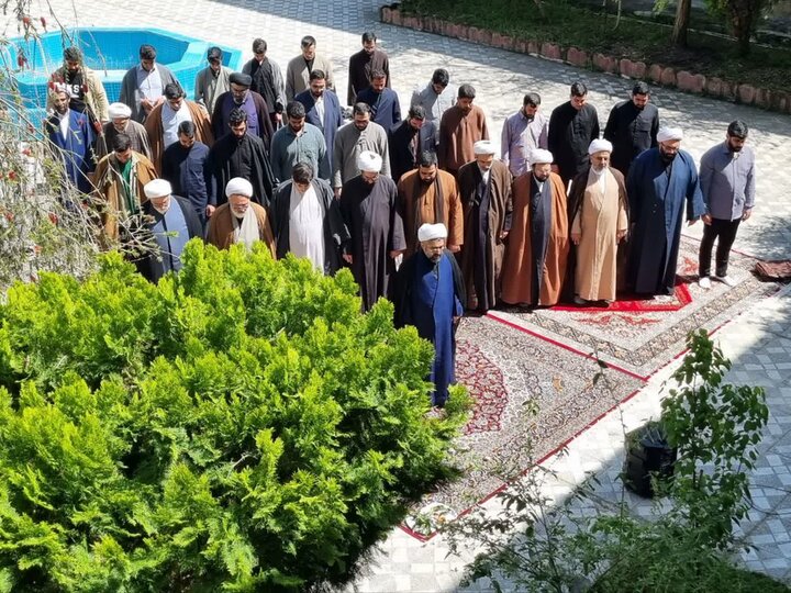 تصاویر / برگزاری نماز استغاثه به درگاه امام زمان (ع) در مدرسه علمیه امام حسن مجتبی (ع) زرگرشهر