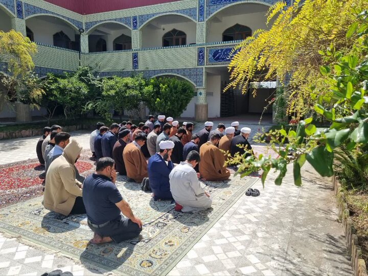 تصاویر / برگزاری نماز استغاثه به درگاه امام زمان (ع) در مدرسه علمیه امام حسن مجتبی (ع) زرگرشهر