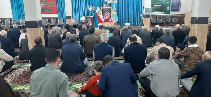 تصاویر/ اقامه نماز جمعه دندی