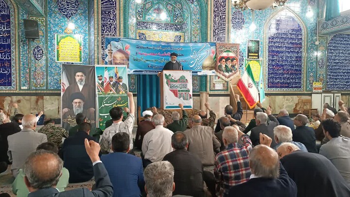 تصاویر/ اقامه نماز جمعه میانه