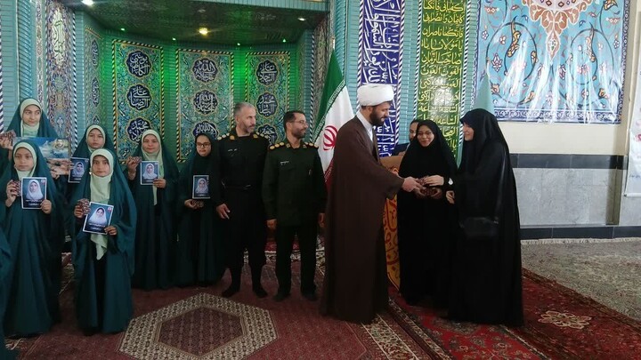 تصاویر / اقامه نماز جمعه در بهار