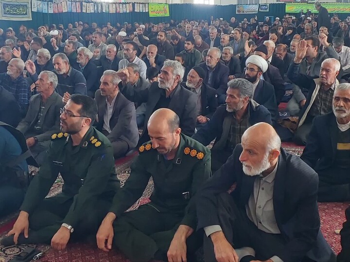 تصاویر / اقامه نماز جمعه در بهار