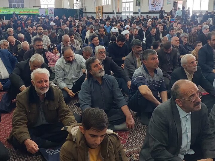 تصاویر / اقامه نماز جمعه در بهار