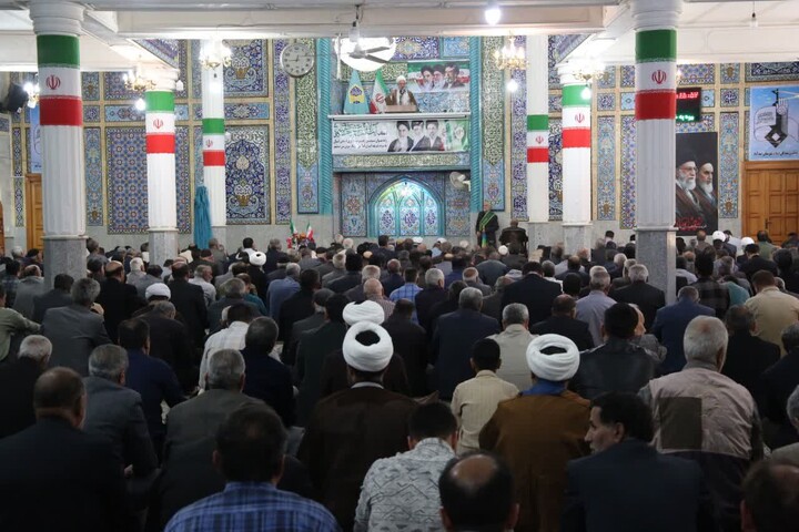 تصاویر اقامه نماز جمعه در اسدآباد