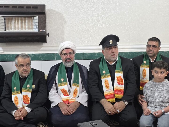 تصاویر/ حضور خادمان امام رضا(ع) در منزل شهید محمدرضا تمدن‌فر
