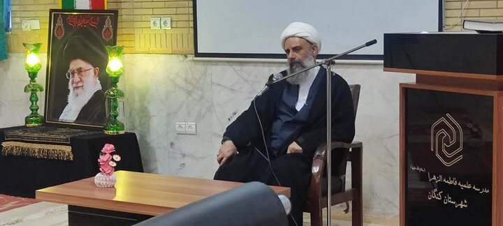 تصاویر/ نشست مدیر حوزه های علمیه خواهران با کادر و اساتید مدرسه علمیه خواهران کنگان