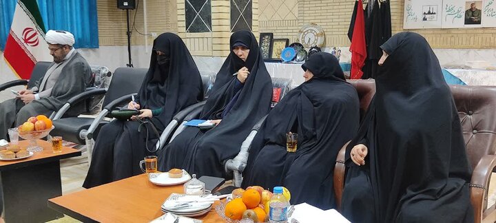 تصاویر/ نشست مدیر حوزه های علمیه خواهران با کادر و اساتید مدرسه علمیه خواهران کنگان