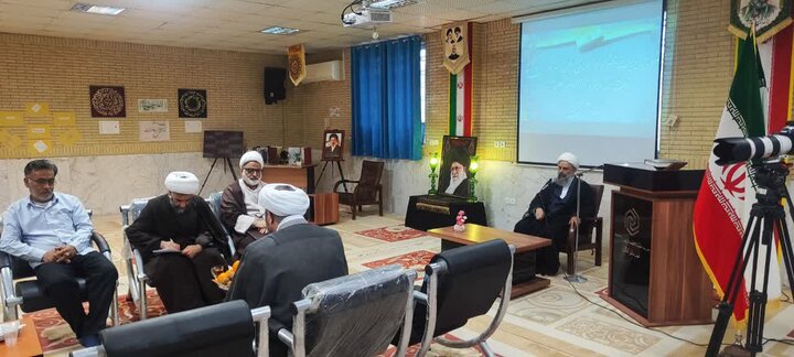 تصاویر/ نشست مدیر حوزه های علمیه خواهران با کادر و اساتید مدرسه علمیه خواهران کنگان
