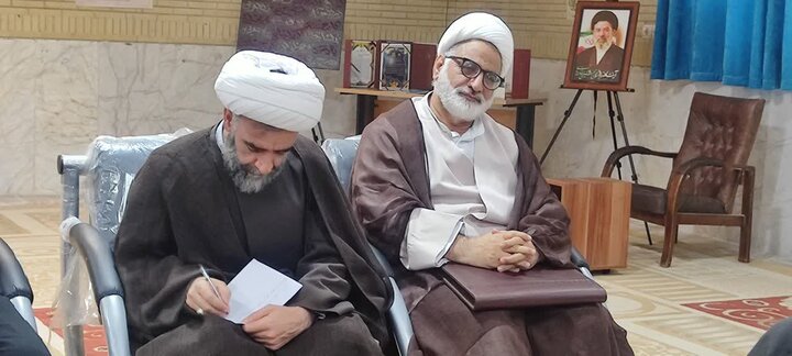 تصاویر/ نشست مدیر حوزه های علمیه خواهران با کادر و اساتید مدرسه علمیه خواهران کنگان