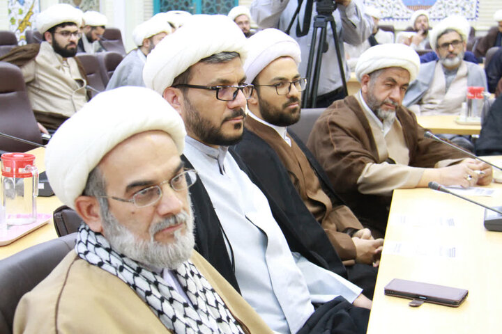 بررسی ابعاد «جنگ تحمیلی سوم» در نشست نخبگانی علمای چهارمحال و بختیاری