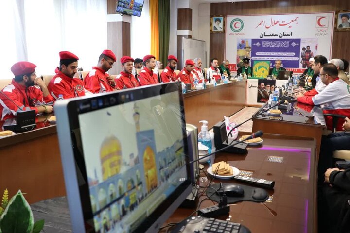 تصاویر/ حضور جمعی از خادمان بارگاه ملکوتی علی بن موسی الرضا علیه السلام، در جمعیت هلال احمر استان سمنان