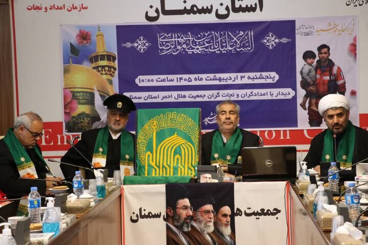 تصاویر/ حضور جمعی از خادمان بارگاه ملکوتی علی بن موسی الرضا علیه السلام، در جمعیت هلال احمر استان سمنان