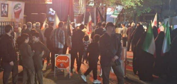 تصاویر/ شب پنجاه و ششم اجتماع اهالی مسجد امیرالمومنین امام علی(ع) در دفاع از انقلاب و وطن