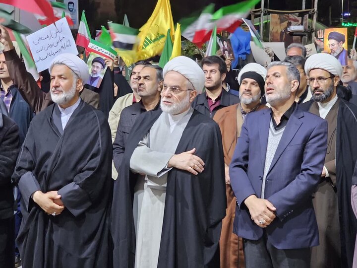 تصویر/ قاب‌هایی از ایستادگی و همدلی و عشق به وطن و رهبری و در دیار سنندج
