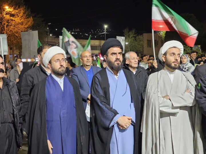 تصویر/ قاب‌هایی از ایستادگی و همدلی و عشق به وطن و رهبری و در دیار سنندج