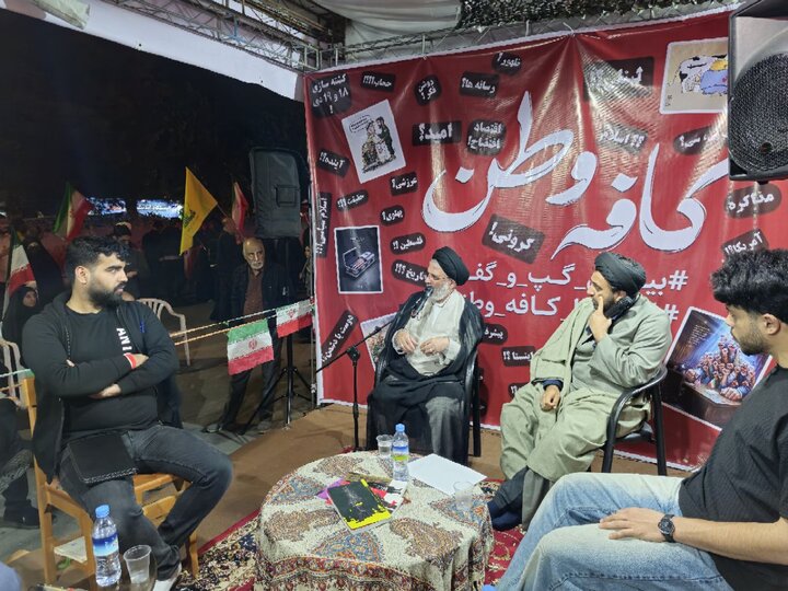 تصاویر/ حضور کارشناسان و اساتید حوزوی برای پرسش و پاسخ در کافه وطن