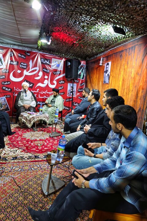تصاویر/ حضور کارشناسان و اساتید حوزوی برای پرسش و پاسخ در کافه وطن