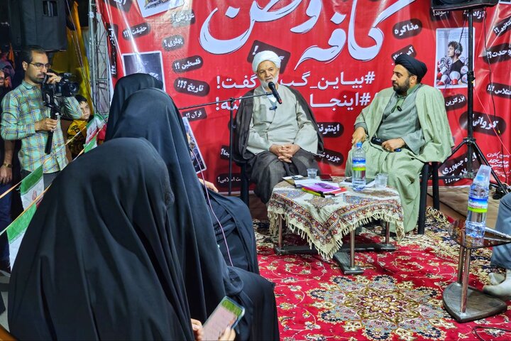 تصاویر/ حضور کارشناسان و اساتید حوزوی برای پرسش و پاسخ در کافه وطن
