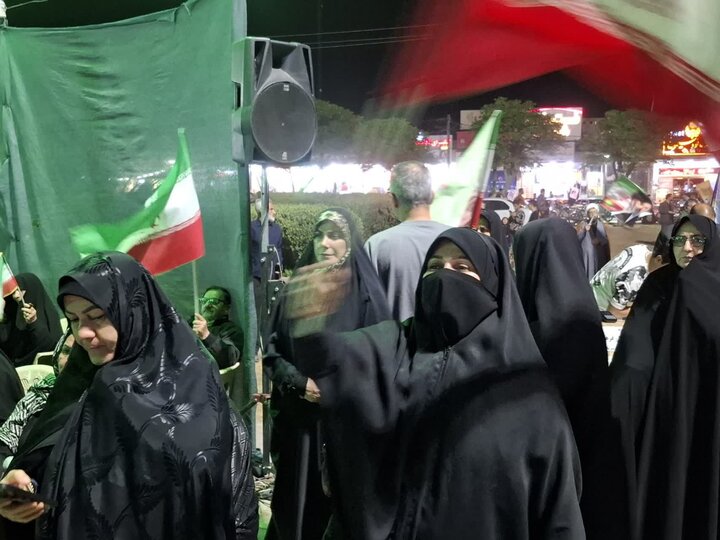 تصاویر / پنجاه و پمجمین شب حضور شبانه مردم کاشان در میدان امام خامنه ای (ره*