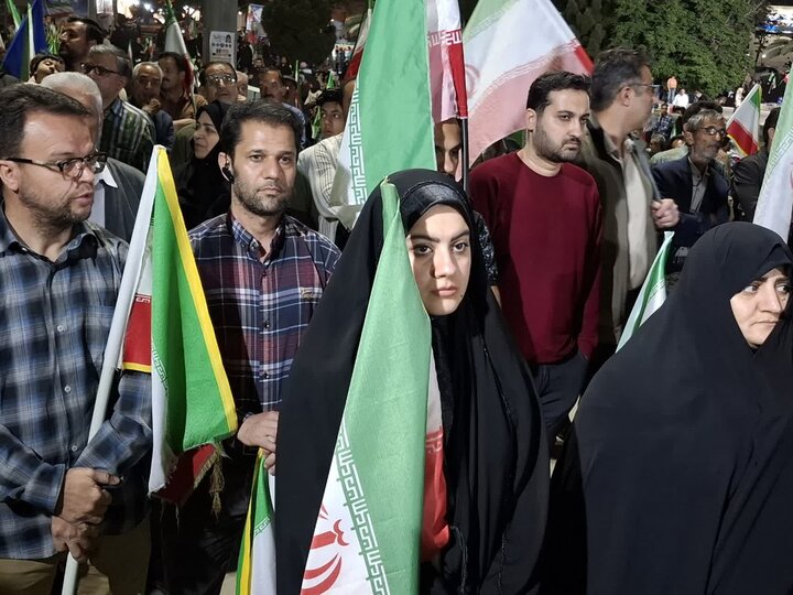 تصاویر / پنجاه و پمجمین شب حضور شبانه مردم کاشان در میدان امام خامنه ای (ره*
