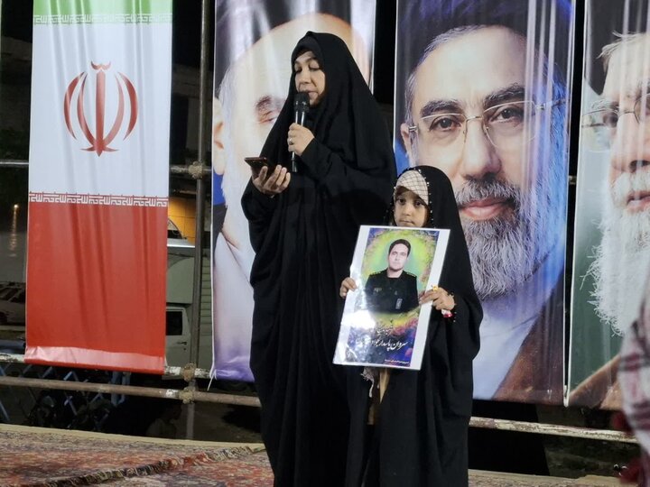 تصاویر / پنجاه و پمجمین شب حضور شبانه مردم کاشان در میدان امام خامنه ای (ره*