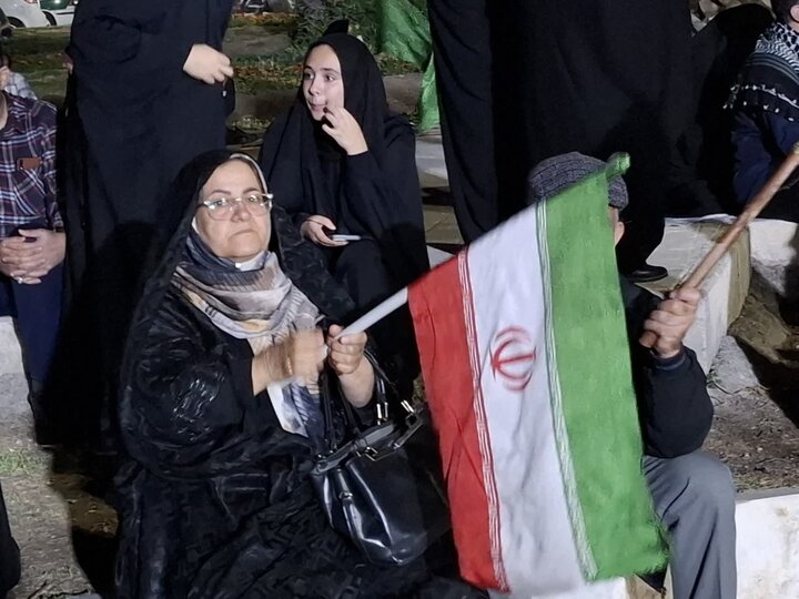 تصاویر / پنجاه و پمجمین شب حضور شبانه مردم کاشان در میدان امام خامنه ای (ره*