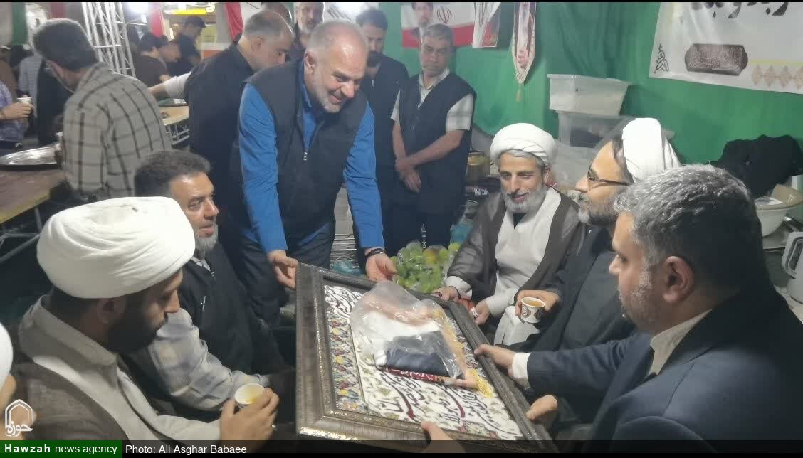بازدید اساتید و مبلغین بین الملل حوزه علمیه یزد از موکب های عراقی های مقیم یزد در تجمعات مردمی