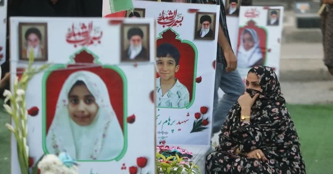 فیلم| نمایش نمادین شهادت دانش آموزان میناب در اجتماع پرشکوه مردم هادی شهر  بابلسر