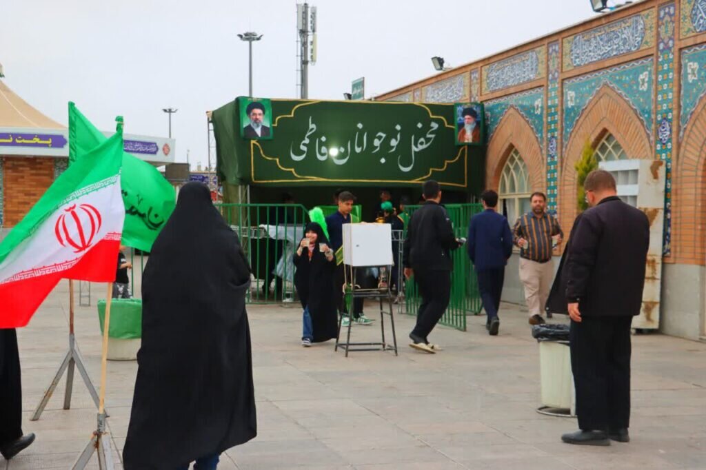برپایی ایستگاه صلواتی نوجوانان فاطمی در دهه کرامت + تصاویر