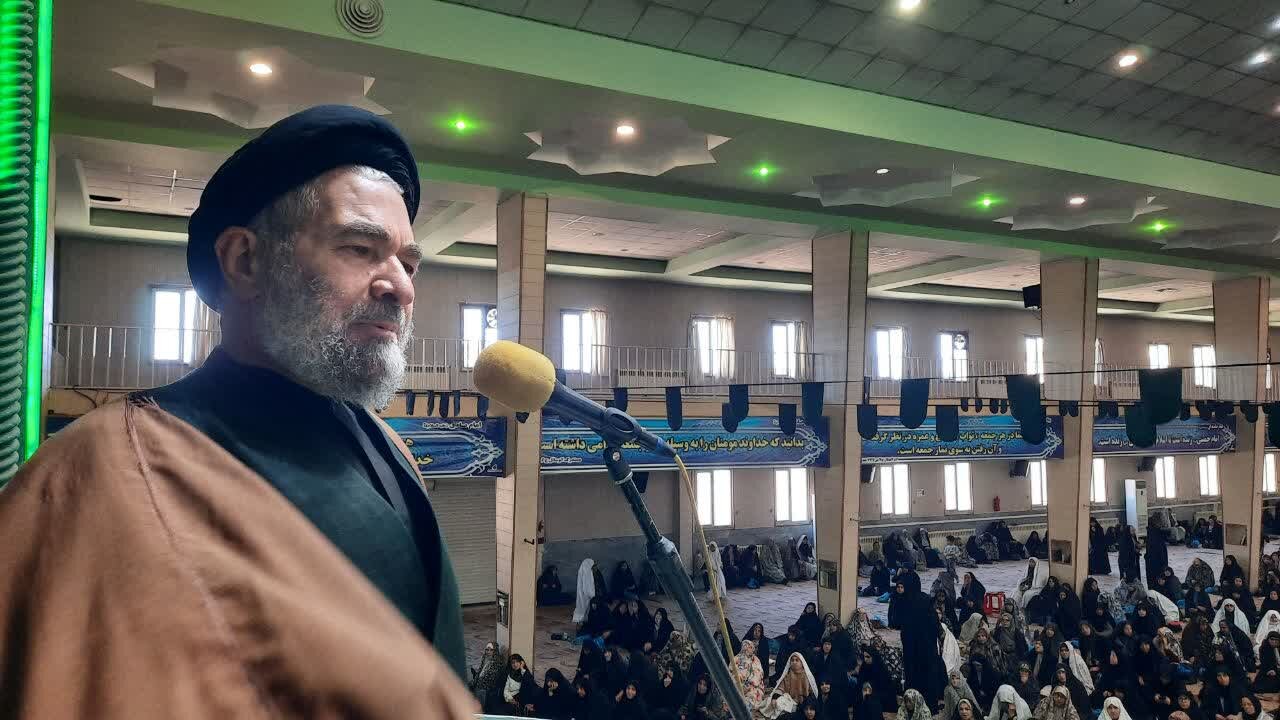 خون رهبر شهید، انسجام ملی را تقویت و دشمنان را رسوا کرد