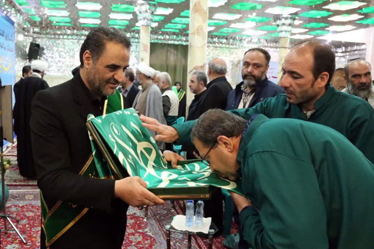 تصاویر/ تجلیل سفیران کریمه از خانواده ۴ شهید شهرستان همدان
