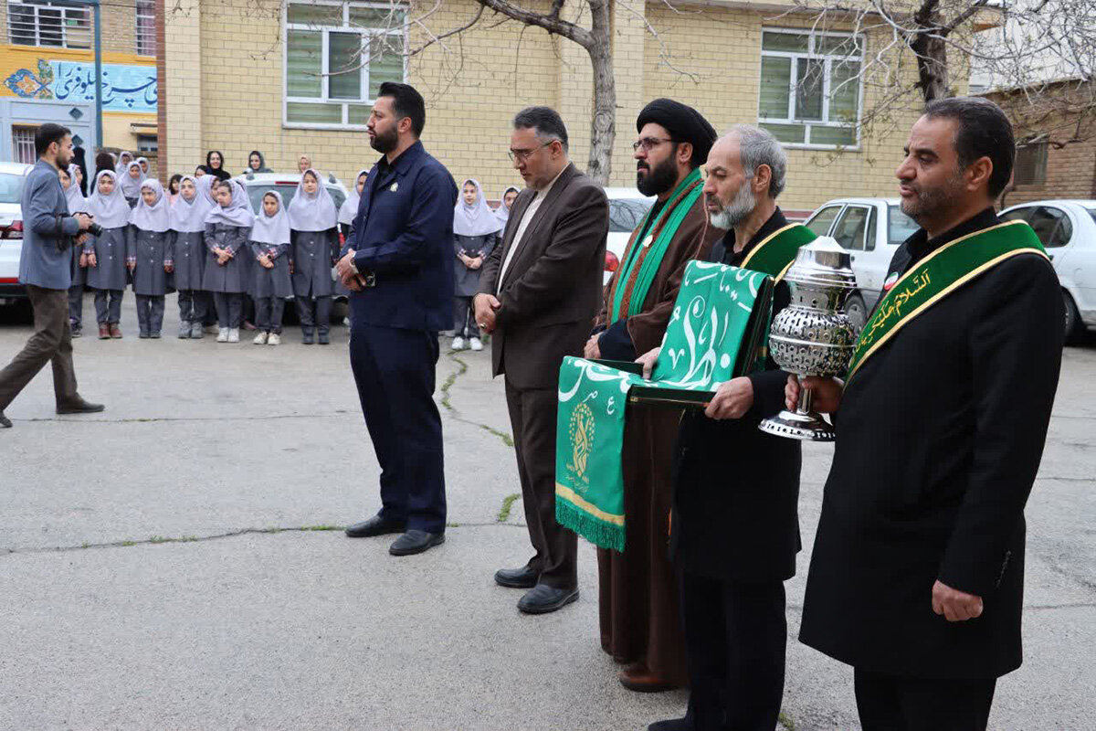 به مناسبت دهه کرامت صورت گرفت؛ تجلیل سفیران کریمه از خانواده ۴ شهید شهرستان همدان