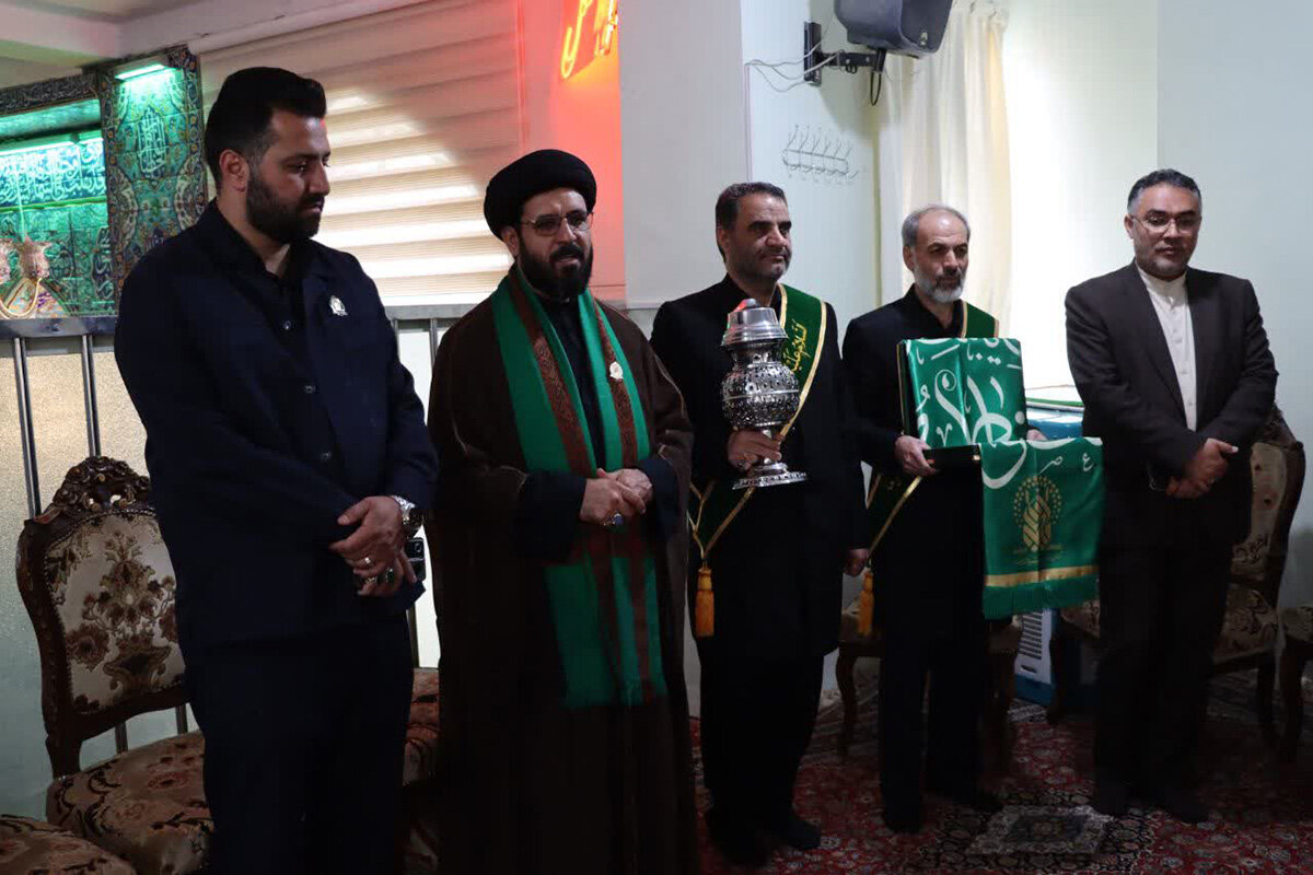 به مناسبت دهه کرامت صورت گرفت؛ تجلیل سفیران کریمه از خانواده ۴ شهید شهرستان همدان