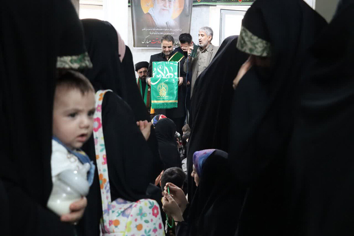 به مناسبت دهه کرامت صورت گرفت؛ تجلیل سفیران کریمه از خانواده ۴ شهید شهرستان همدان