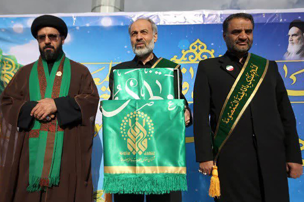 به مناسبت دهه کرامت صورت گرفت؛ تجلیل سفیران کریمه از خانواده ۴ شهید شهرستان همدان