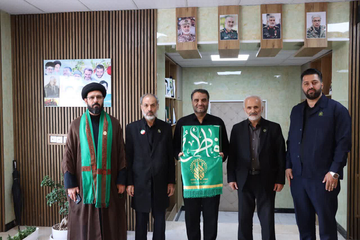 به مناسبت دهه کرامت صورت گرفت؛ تجلیل سفیران کریمه از خانواده ۴ شهید شهرستان همدان