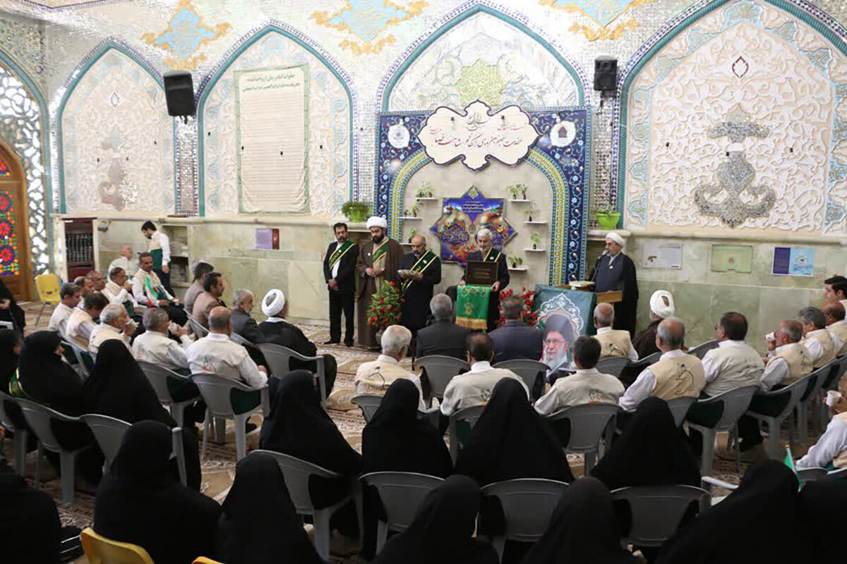 به مناسبت دهه کرامت صورت گرفت؛ تجلیل سفیران کریمه از خانواده ۴ شهید شهرستان همدان