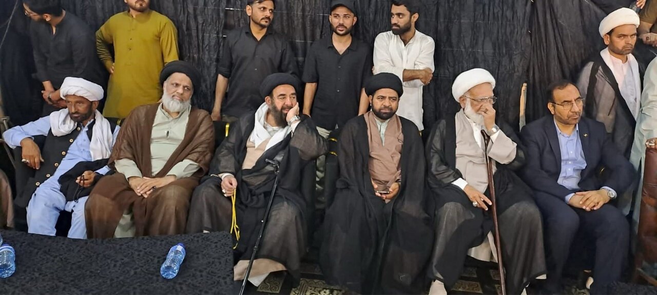 جامعہ المنتظر لاہور میں رہبرِ انقلابِ اسلامی کی یاد میں اجتماع؛ علامہ افتخار نقوی کی شرکت