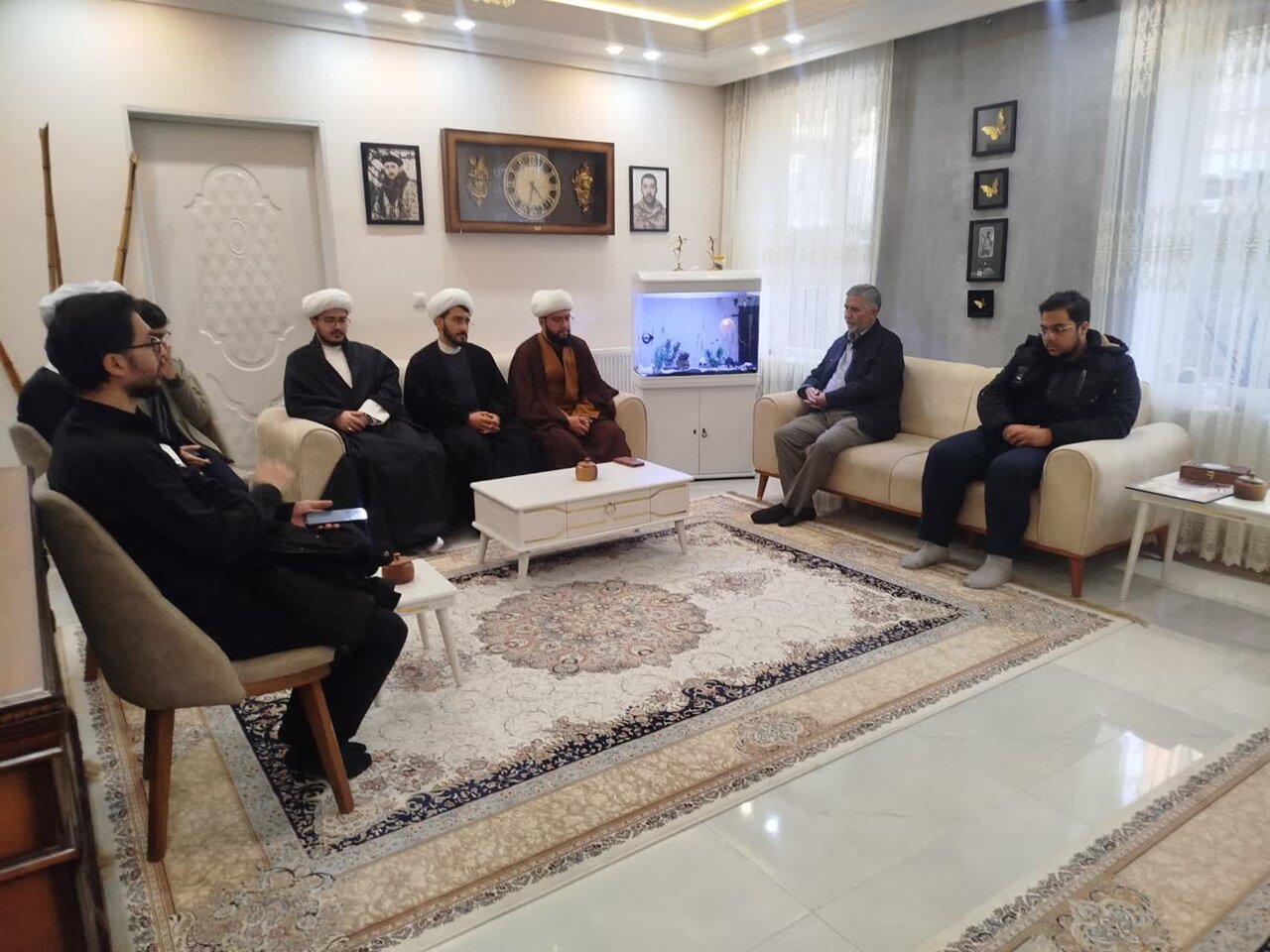 دیدار طلاب، اساتید و مدیر مدرسه علمیه امام صادق (ع) نقده با خانواده شهید علی دشتی