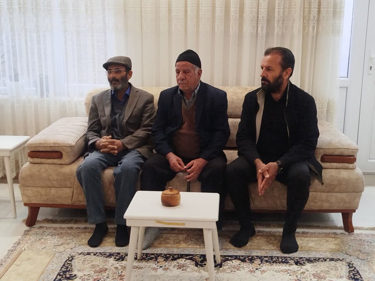 دیدار طلاب، اساتید و مدیر مدرسه علمیه امام صادق (ع) نقده با خانواده شهید علی دشتی