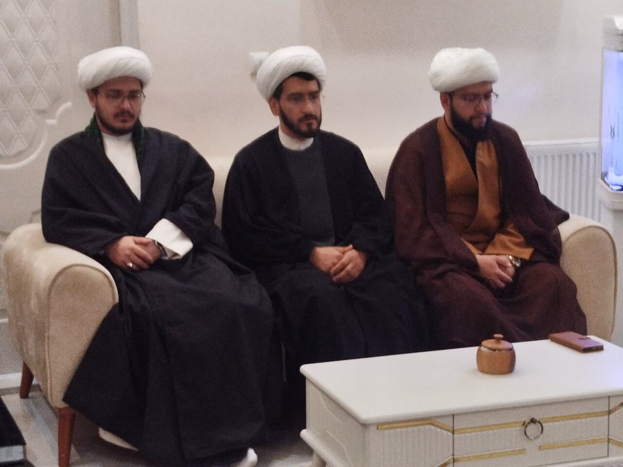 دیدار طلاب، اساتید و مدیر مدرسه علمیه امام صادق (ع) نقده با خانواده شهید علی دشتی