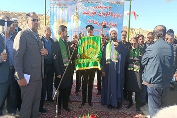 کاروان «خورشید» کنگاور را در عطر پرچم حرم رضوی غرق کرد + عکس