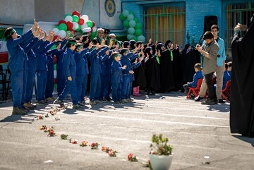 تصاویر/ خدام رضوی مهمان دانش‌آموزان «ادبستان خشت اول» سمنان